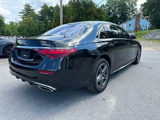 Mercedes-Benz S580e 4MATIC 2024, чёрный седан, фото 3