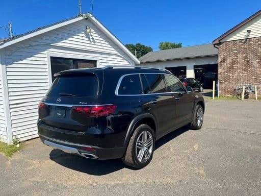 Mercedes-Benz GLS 450 4MATIC 2024, чёрный кроссовер, фото 3