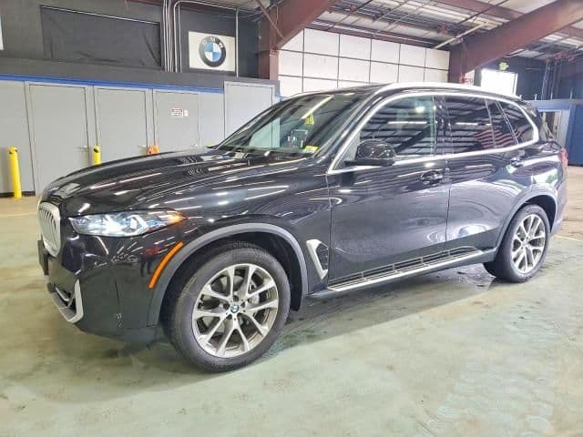 BMW X5 xDrive40i 2026, чёрный кроссовер, фото 3