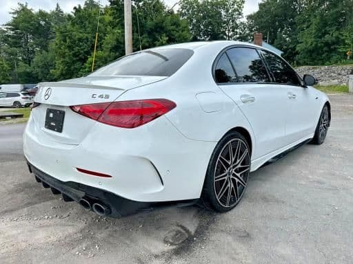 Mercedes-Benz C43 AMG 2025, белый седан, фото 4